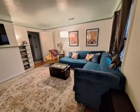 Quaint 2-bedroom Apartment with safe offstreet parking in Eureka