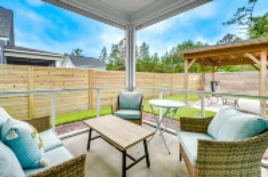 The Mermaid Cottage! Centrally Located, Pool, and Loaded with Extras! Hotels in Shallotte