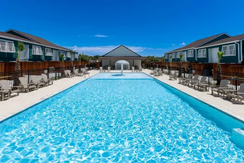 Luxurious Townhome and Comfortable Amenities - Inviting Coastal Retreat