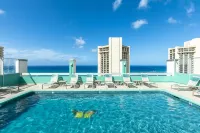 Rooftop Pool and Stunning Views - Charming Pacific Monarch Retreat