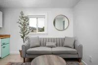 Kitchenette and Nearby Dining Options - Charming Ocean View Oasis Hotels in Rockaway Beach