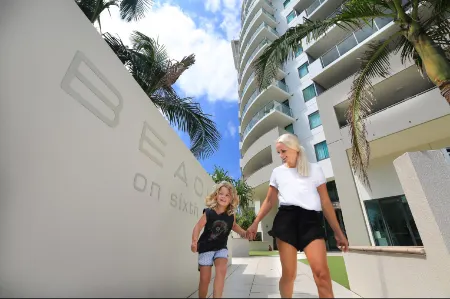 Beach on Sixth Отели рядом с достопримечательностью «Маручйдор Бич»