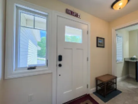 Mountain Views and Hot Tub - Spacious Luxury Escape