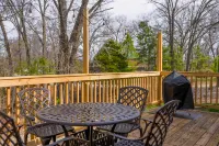 Nature Trail and Scenic Dining Area - Charming Eco-Sensitive Retreat Hotels in McDonald County
