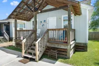 Community Pool and Cozy Comfort - Charming Cottage Retreat Hotels in Aransas County