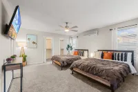 Resort Style Home & Outdoor Living - near Oldtown! On the Edge Gallery附近的飯店