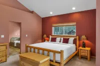 Charming Retreat with Spacious Backyard - Cozy and Inviting Escape