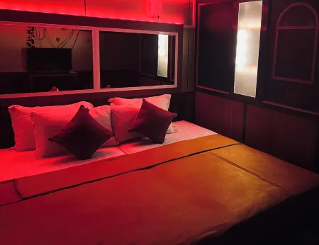 Oasis Floating Hotel Yangon