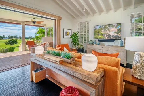 Spacious Bungalow with Golf Course View - Luxurious Island Retreat