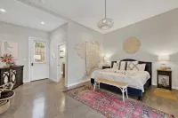 Hot Tub and Cozy Outdoor Patio Retreat - Charming Oasis