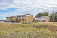 DELUXE ROOMS MOTEL - Newly Remodeled- 4+ Reviews - Big Parking - Trinity TX. Hotels in Trinity County