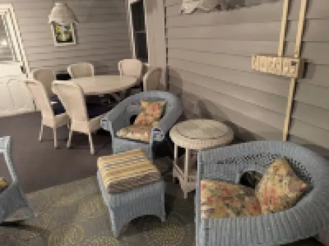 Cozy beach cottage, steps from Lewes Beach Hoteles en Lewes