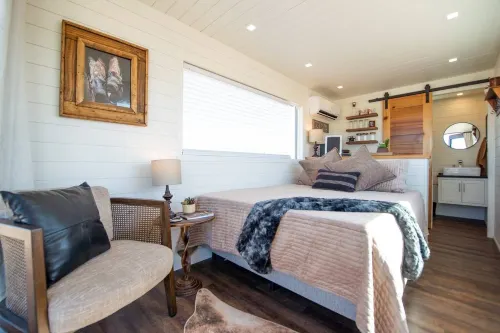 Rooftop Deck and Luxurious Amenities - Exquisite Tiny Haven Hotel a Alpine
