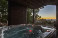 Stunning Mountain Views and Cozy Gas Fireplace - Exquisite Lodge Retreat