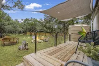 Cozy Fire Pit and Scenic Hill Country Views - Charming Contemporary Escape Hotels in Hays County