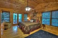 Gourmet Kitchen and Entertainment Hub - Enchanting Family Retreat