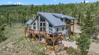 Hot Tub, Balconies, and Spacious Deck - Stunning Mountain Retreat