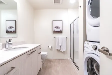 1BR | Lounge, Gym | Mercer Island | Sophari E Отели в г. Мерсер Айленд