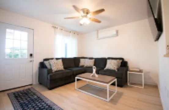 Charming 2- bedroom house close to sequoia national park with EV charging