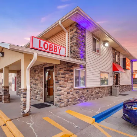 Econo Lodge Hays I-70