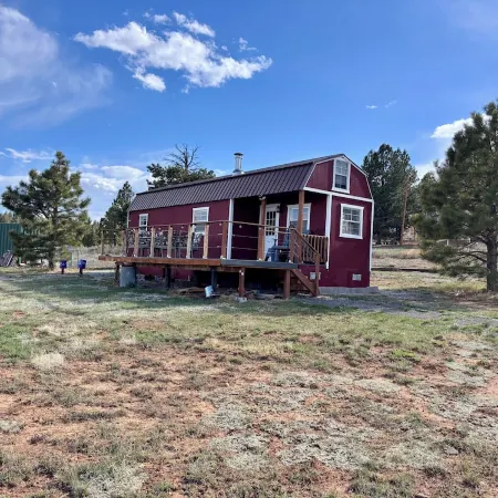 Little Red Cabin with WiFi in Duck Creek Village