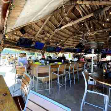 Renovated Oceanfront Condo at Ocean Manor:Private Beach,Tiki Bar,Fort Lauderdale Fitness & Recreational Facilities