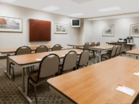 Howard Johnson by Wyndham Evansville East Hotels in Vanderburgh County
