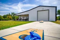 Cozy Atmosphere and Boat Parking - Charming Lakeside Haven Hotels in Lake Bridgeport