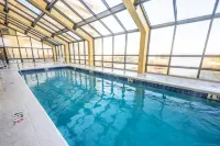 Ocean View Balcony and Heated Pools - Stunning Honeymoon Suite 默特爾海灘住宿飯店