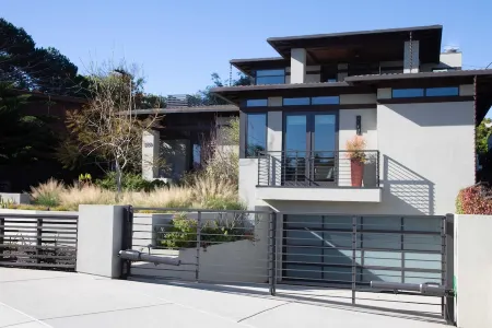 Outdoor Patio, Firepit, and Short Walk to Beach - Gorgeous Custom Oasis Отели в г. Солана Бич