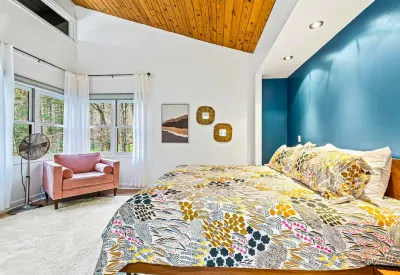 Hot Tub, Panoramic Decks, and Nintendo Switch - Stunning Mountain Retreat
