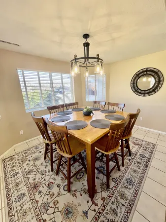 Grand Residence: Spacious Retreat (3 bed/2 bath) Отели в г. Явапаи