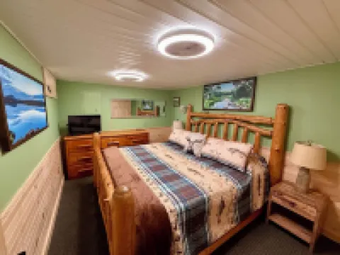 Beautiful 6 Bedroom Cabin on 1100 Acre Lake in Fryeburg Maine Hotels in Fryeburg