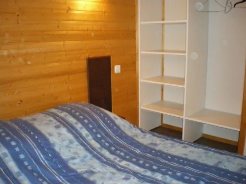 Large furnished cottage with covered terrace and parking space