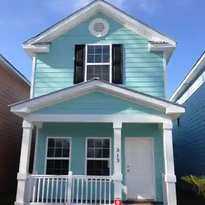 MRV13S, 2-bedroom cottage, 2 Blocks to the Beach! Free WIFI, Free Parking Hotel Exterior