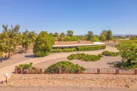 ☀️LUXE 4BR/2BTH Mountain View vacation • Pool & Grill • Central LOC • Private