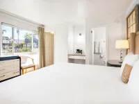 Pacific Crest Hotel Hotels near Les Marchands