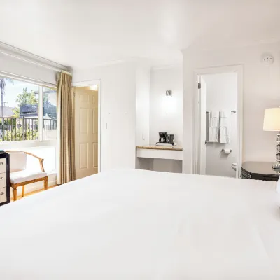 Pacific Crest Hotel Hotels near Waterfront