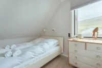 Serenity by the Sea | 3-Br House | Sea View Hotels near Gøtusandur