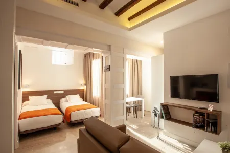 Apartamentos Maier Отели рядом с достопримечательностью «Convento de San Francisco»