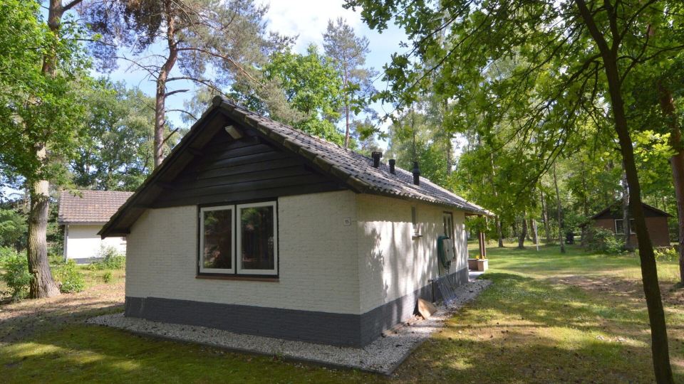 Completely Detached Bungalow in a Nature Filled Park by a Large Fen