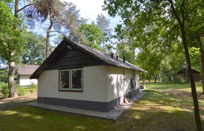 Completely Detached Bungalow in a Nature Filled Park by a Large Fen