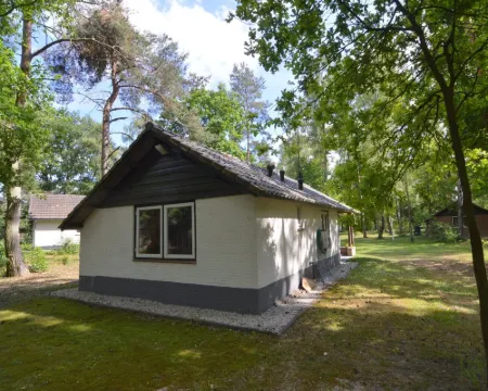 Completely Detached Bungalow in a Nature Filled Park by a Large Fen Hotéis em Stramproy