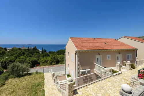 Apartments Maris Hotels in Plat