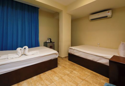 기자 피라미드 인 외부 전경