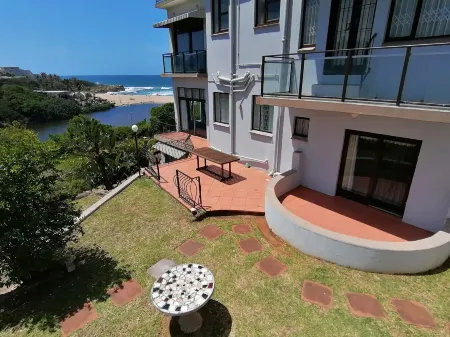 Claridges 106 Отели в г. Hibiscus Coast Municipality