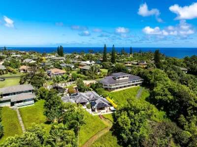 Kapiolani - As Seen on Hgtv 3 Bedroom Home by RedAwning Hotel dekat Kee Beach