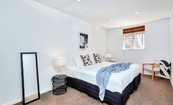 Spacious 2Br Near Westfield Newmarket