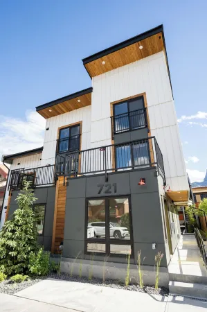 Basecamp Suites Canmore Отели в г. Канмор