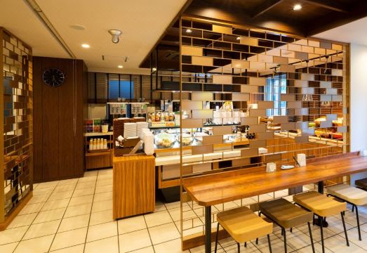 5. 슈퍼 호텔 신요..